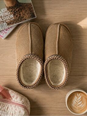 UGG Girls Brown Sheepskin Slip On Fur Lined Suede Cozy Winter Shoes Slippers